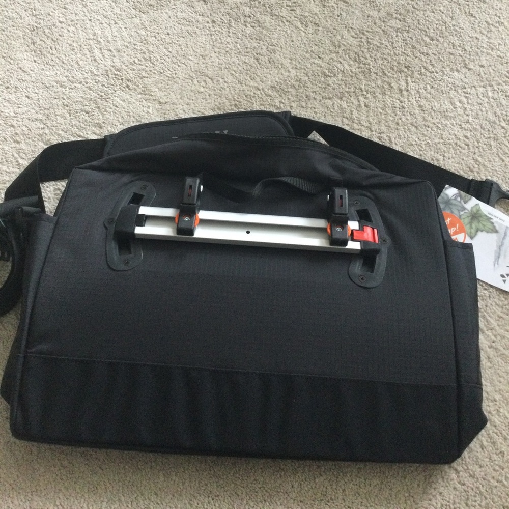 NWT Vaude Cyclist Messenger Bag - Picture 3 of 4